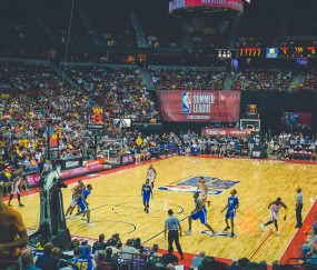 开云在线直播-克莱式精准打击，骑士教科书级团队篮球狂胜雷霆，揭示现代篮球胜利密码