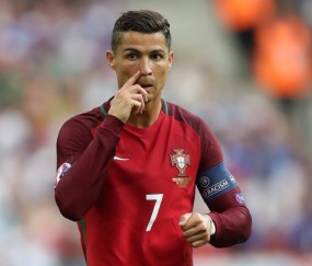 开云体育直播-绿茵场上的双重奇迹，C罗逆境爆发与伊拉克青年军压哨绝杀阿森纳