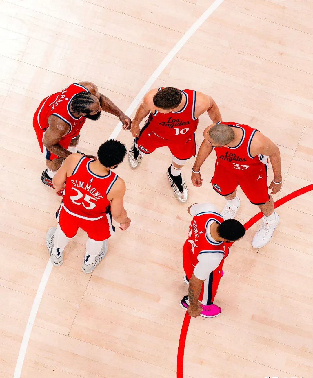 上海队鏖战灰熊,哈登状态火热 上海队鏖战灰熊,哈登状态火热