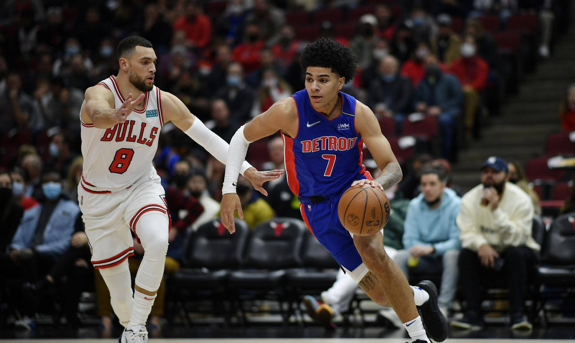 骑士碾压深圳队，武切维奇状态火热