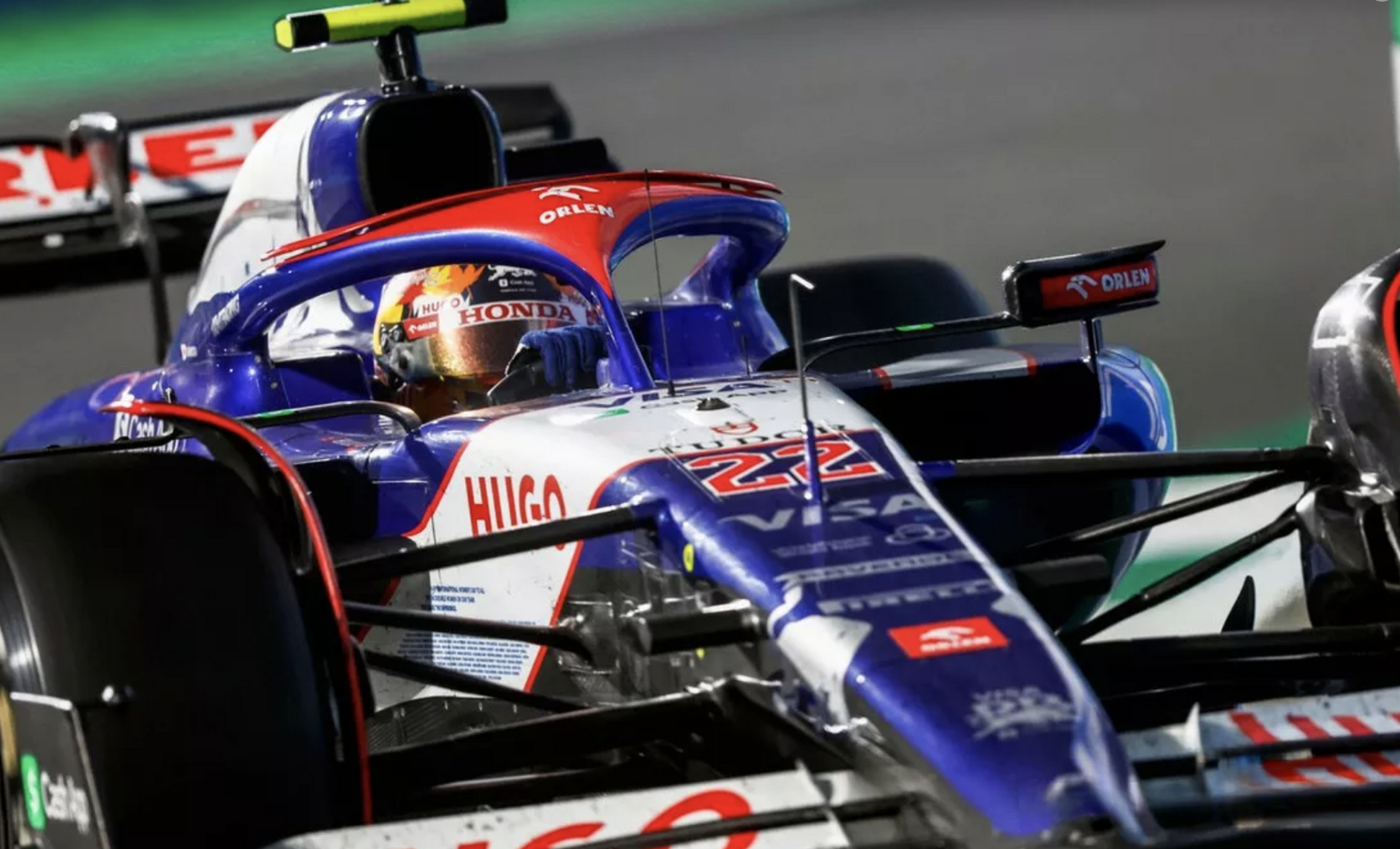 哈斯车队逆转雷诺车队，佩雷兹点燃赛场