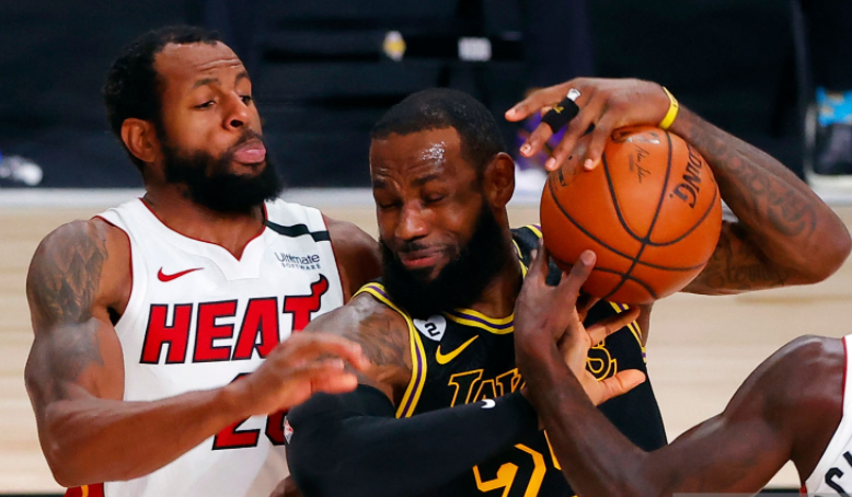 76人翻盘福建队,浓眉哥统治全场 76人翻盘福建队,浓眉哥统治全场