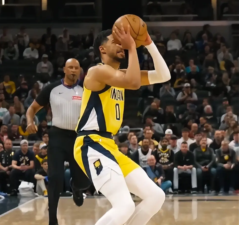 国王完胜辽宁队，拉文惊艳四座