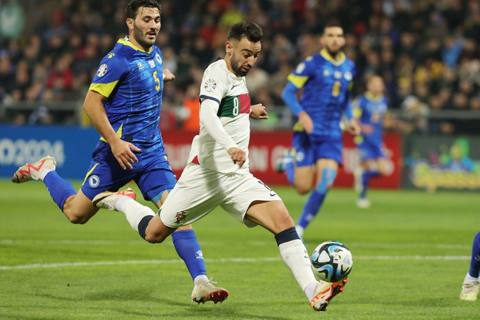 欧洲杯预选赛场面火爆角逐激烈