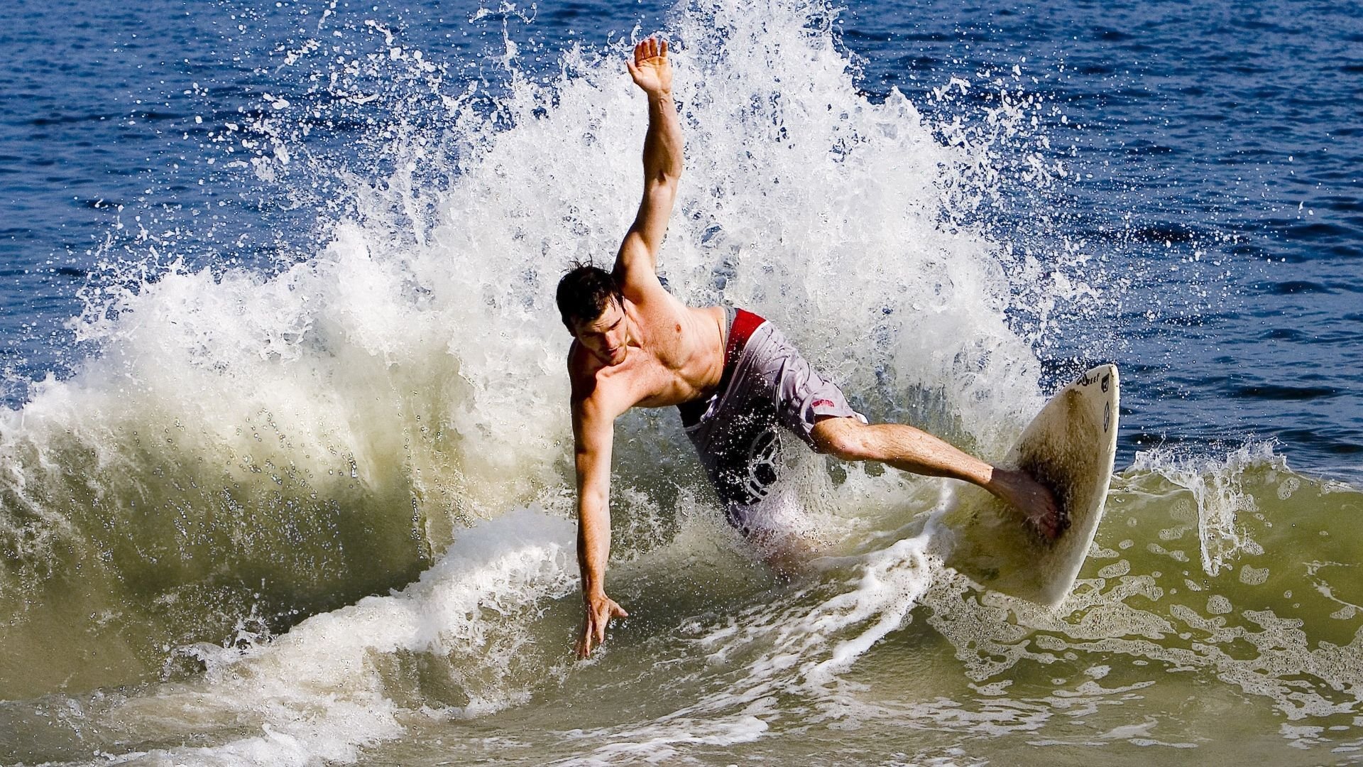 特奥连续得分撕裂防线，那不勒斯风格如何让比利时足球陷入沉思？