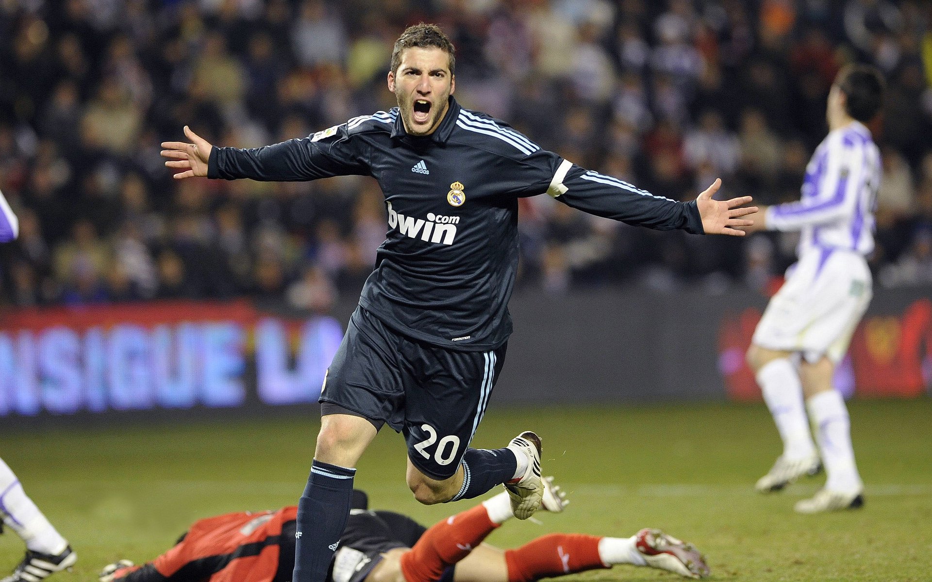 法比尼奥爆发，荷兰争冠路上的关键变量与伊拉克的启示