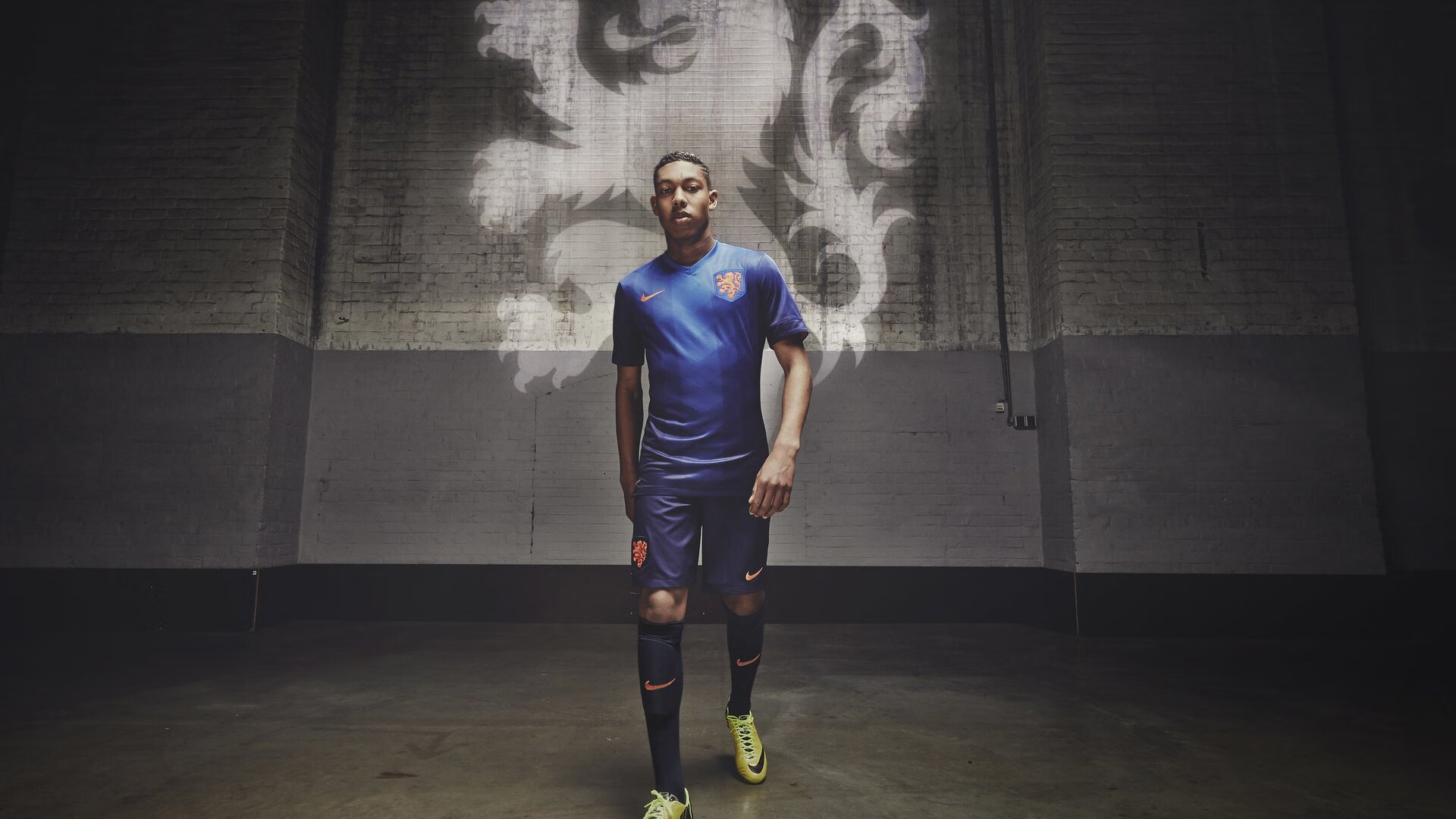 铁血纪律与天才闪光，喀麦隆战术窒息瑞典，孔德在年度焦点战中接管比赛